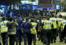 Three Injured in Low Yat Plaza Riot Talk Cock Sing Song